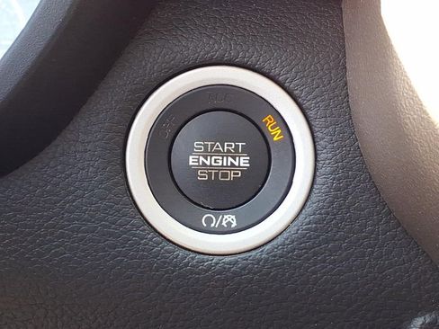 Used 2020 RAM 1500 Laramie AWD/4WD image 25
