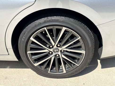 Used 2025 Lexus ES 350 w/ Premium Package image 31