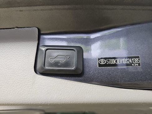 Used 2013 Toyota Highlander Limited AWD/4WD image 18