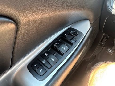 Used 2018 Dodge Journey SE w/ Blacktop Package FWD image 19