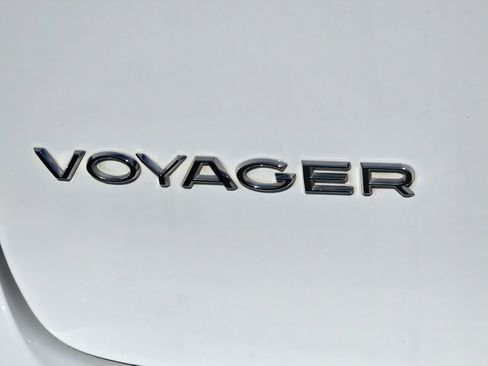 Used 2021 Chrysler Voyager Lxi image 26