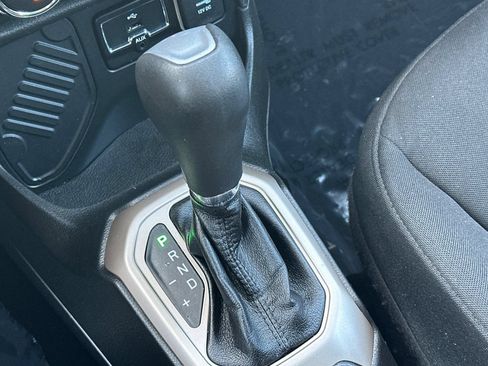 Used 2017 Jeep Renegade Sport w/ Power & Air Group FWD image 20
