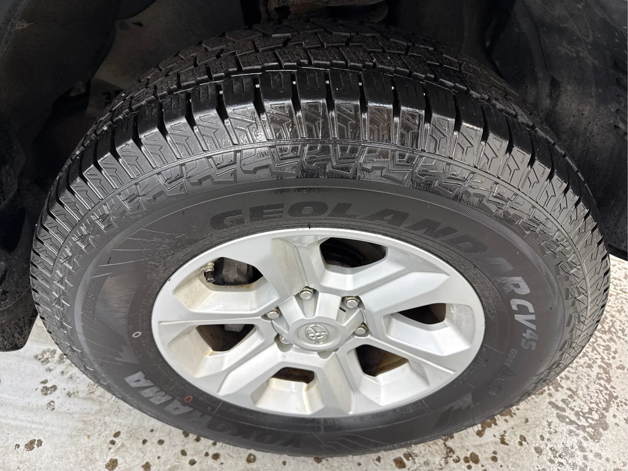Used 2017 Toyota 4Runner SR5 AWD/4WD image 30