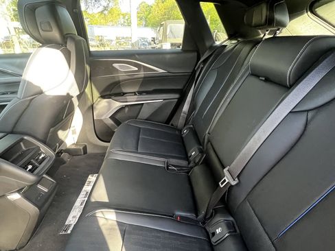 Used 2025 Cadillac Lyriq Sport image 33