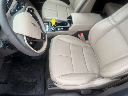 Used 2023 Lincoln Corsair AWD w/ Equipment Group 101A image 2