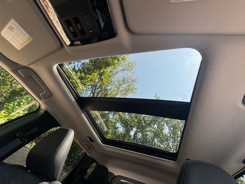 New 2025 Mitsubishi Outlander SE image 34