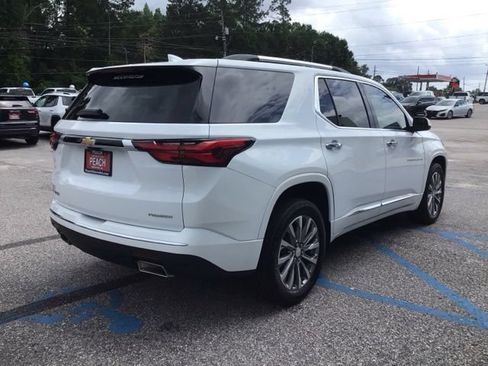 Used 2023 Chevrolet Traverse Premier FWD image 4