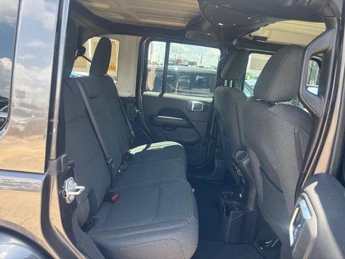 Used 2025 Jeep Wrangler Unlimited Sahara AWD/4WD image 24