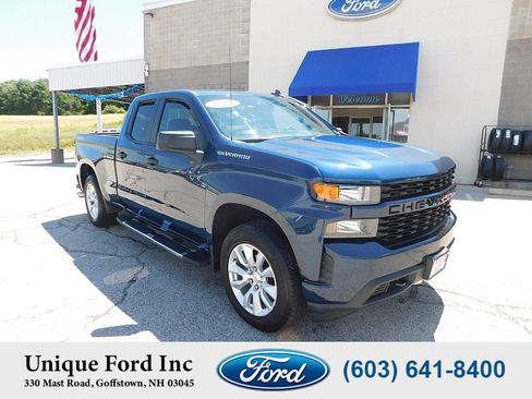 Used 2019 Chevrolet Silverado 1500 Custom w/ Custom Value Package AWD/4WD image 2