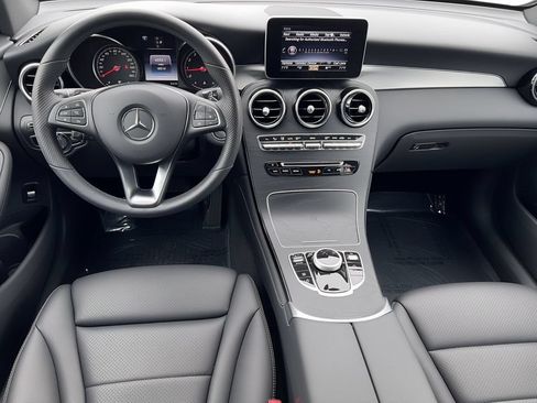 Used 2019 Mercedes-Benz GLC 300 4MATIC image 5