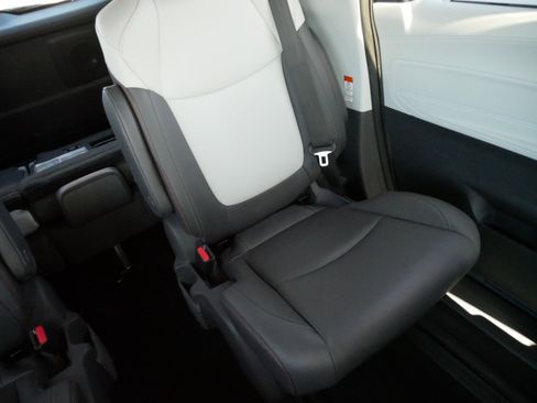 Used 2021 Toyota Sienna XSE image 14