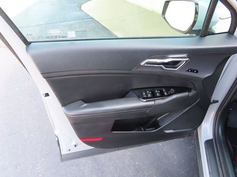 Used 2023 Kia Sportage SX image 25