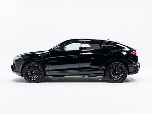 Used 2025 Lamborghini Urus SE AWD/4WD image 2