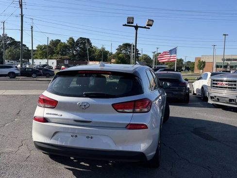 Used 2018 Hyundai Elantra GT FWD image 13