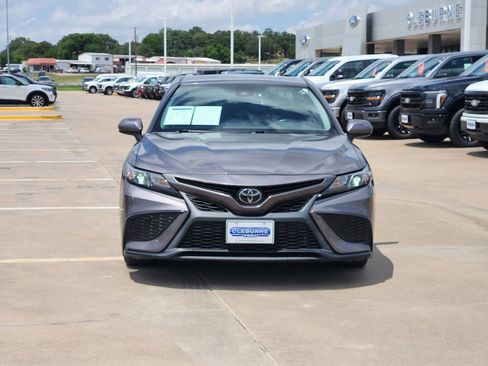 Used 2021 Toyota Camry SE FWD image 2