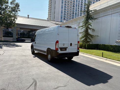 Used 2025 RAM ProMaster 2500 w/ Convenience Group image 9