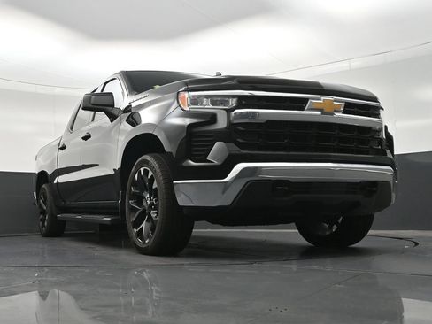 Used 2024 Chevrolet Silverado 1500 LT AWD/4WD image 30