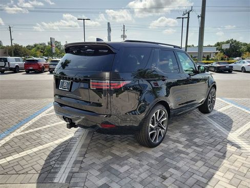 New 2025 Land Rover Discovery Dynamic SE image 5