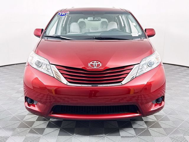 Used 2017 Toyota Sienna LE FWD image 2