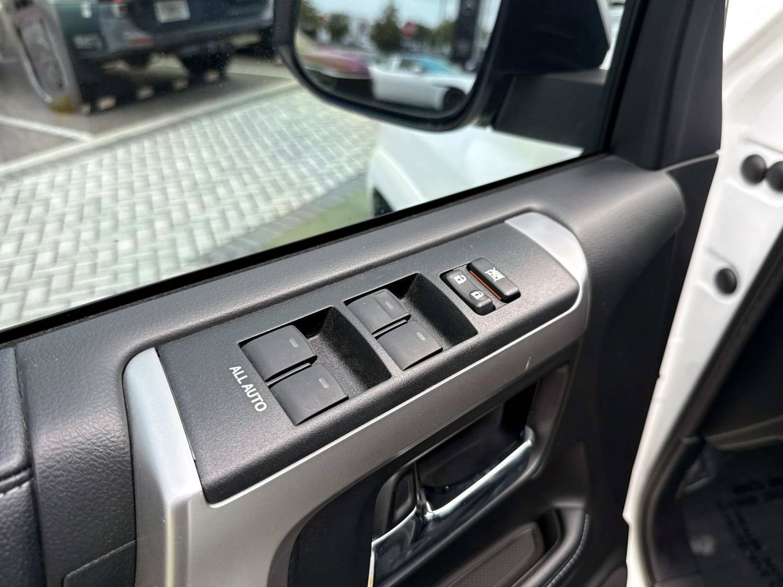 Used 2019 Toyota 4Runner SR5 AWD/4WD image 18