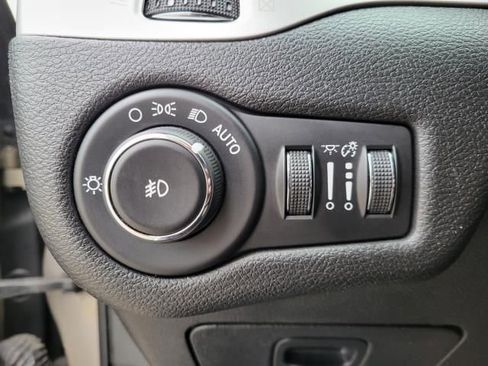Used 2017 Jeep Cherokee Limited FWD image 20