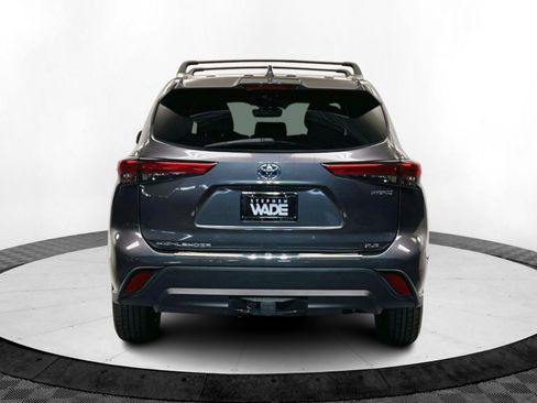 Certified 2021 Toyota Highlander XLE image 5