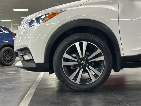 Used 2020 Nissan Kicks SR w/ SR Premium Package FWD image 12