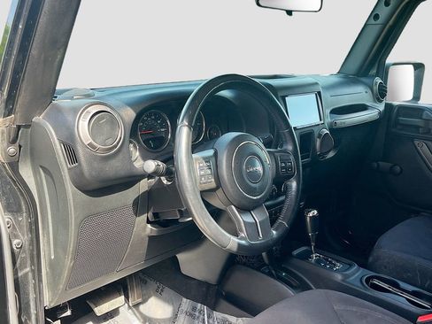Used 2015 Jeep Wrangler Unlimited Sport w/ Connectivity Group AWD/4WD image 9
