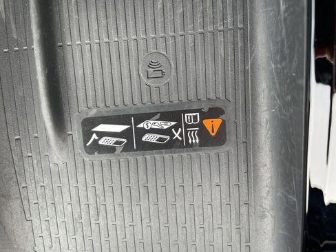 Used 2025 Buick Enclave Preferred image 25