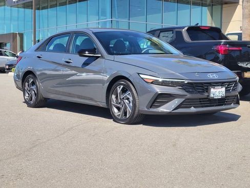 Certified 2025 Hyundai Elantra SEL FWD image 28