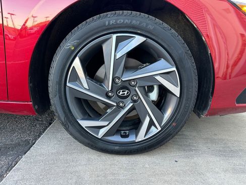 Used 2025 Hyundai Elantra Limited image 30