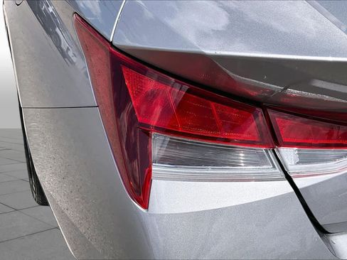 Used 2024 Hyundai Elantra SEL FWD image 27