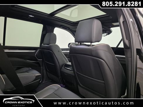 Used 2026 Cadillac Escalade Luxury AWD/4WD image 14