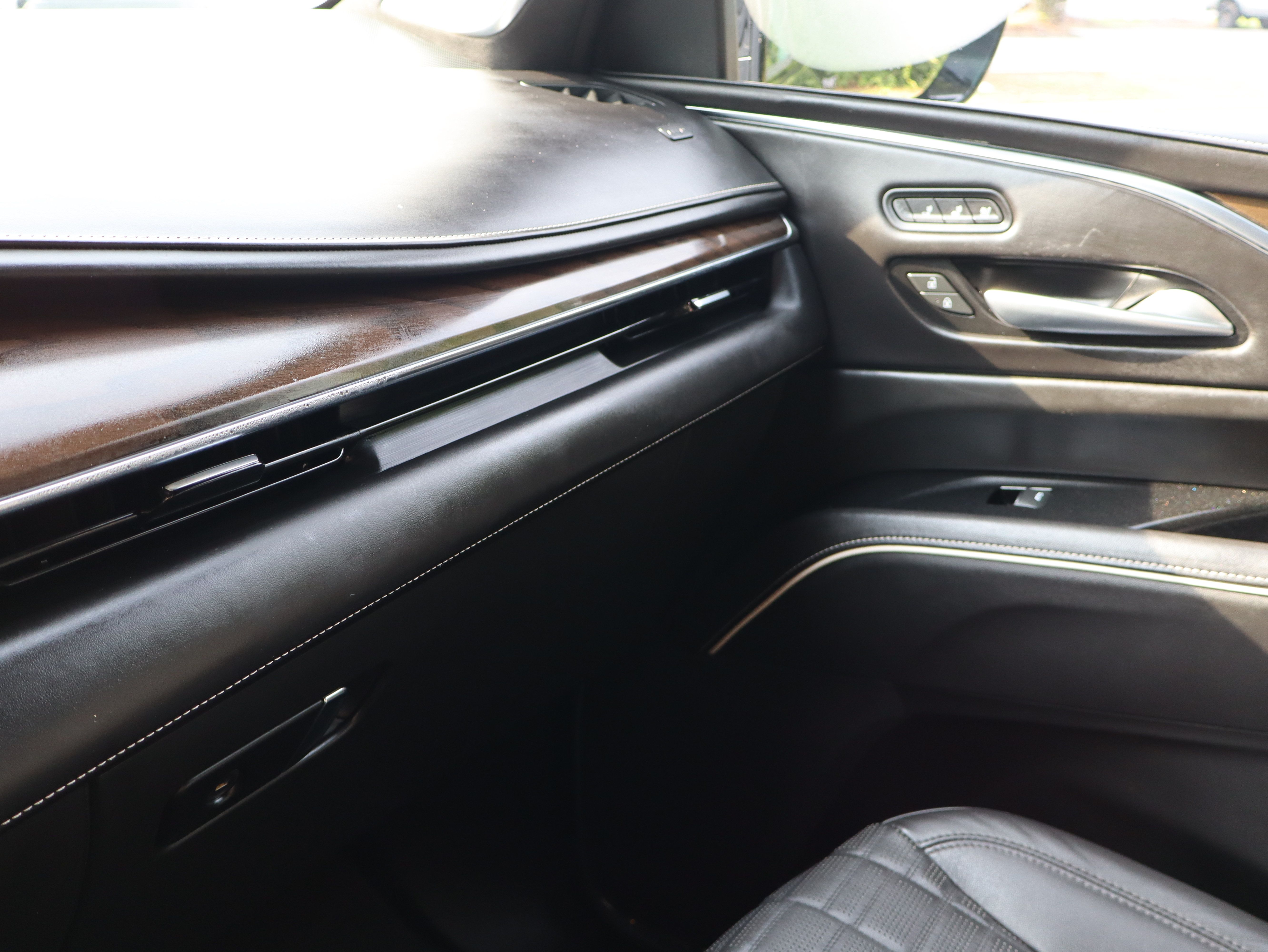 Used 2023 Cadillac Escalade Sport Platinum w/ LPO, ONYX Package AWD/4WD image 47