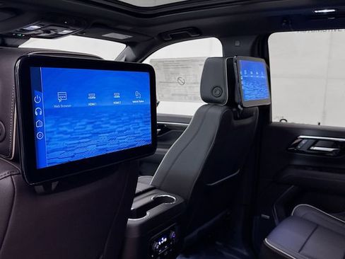 New 2025 Chevrolet Suburban Premier image 29