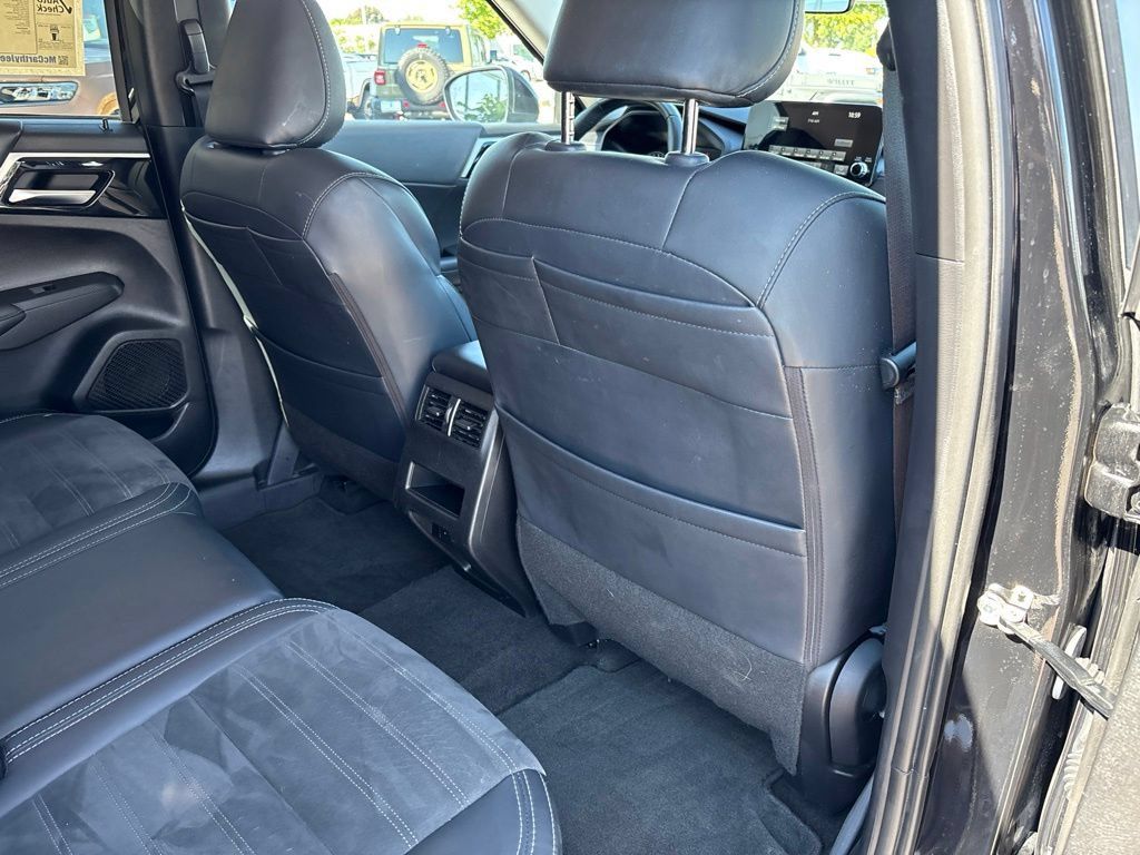 Used 2024 Mitsubishi Outlander SE AWD/4WD image 18