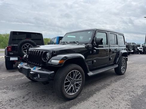 Used 2023 Jeep Wrangler Unlimited Sahara AWD/4WD image 8