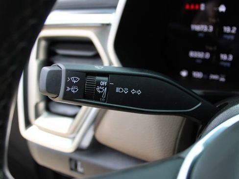 Used 2025 GMC Canyon Denali AWD/4WD image 10