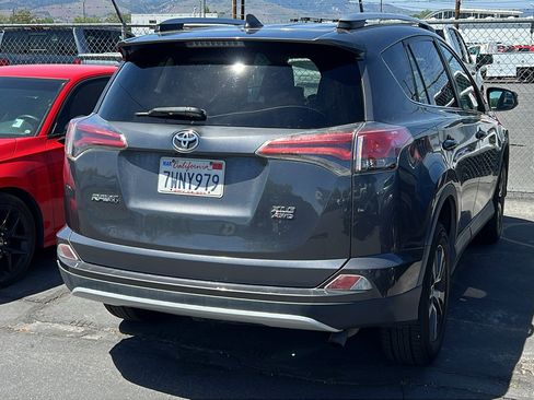 Used 2016 Toyota RAV4 XLE AWD/4WD image 2