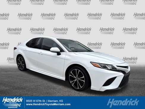 Used 2019 Toyota Camry SE FWD image 1
