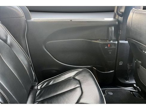 Certified 2025 Chrysler Pacifica Limited FWD image 36