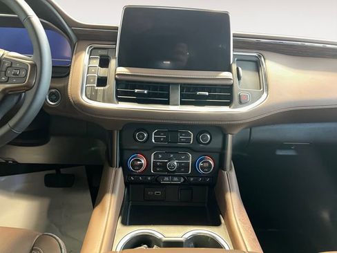 Used 2024 Chevrolet Suburban High Country w/ Premium Package image 9