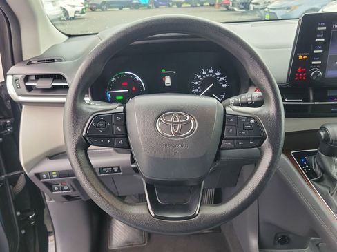 Used 2024 Toyota Sienna LE image 21