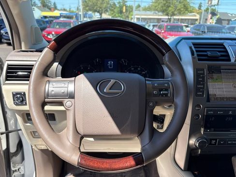 Used 2015 Lexus GX 460 w/ Premium Package AWD/4WD image 17