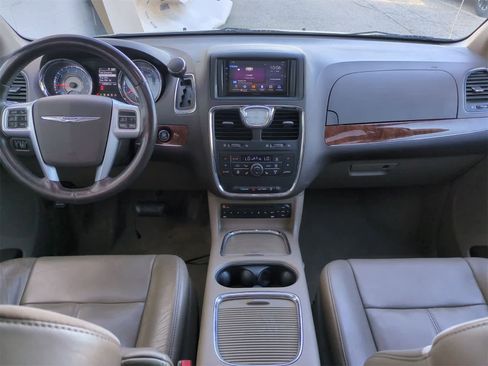 Used 2011 Chrysler Town & Country Limited image 14