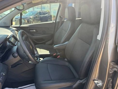 Used 2022 Chevrolet Trax LT w/ LT Convenience Package AWD/4WD image 17