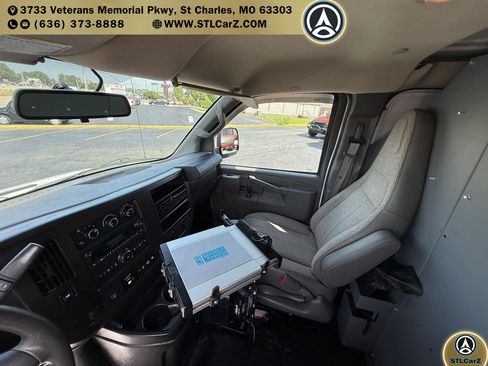 Used 2021 Chevrolet Express 2500 RWD image 10