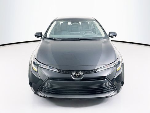 Used 2025 Toyota Corolla LE image 2