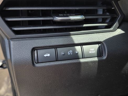 Used 2024 Nissan Altima 2.5 SV FWD image 29