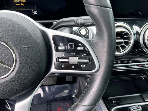 Used 2020 Mercedes-Benz GLB 250 GLB 250 image 23